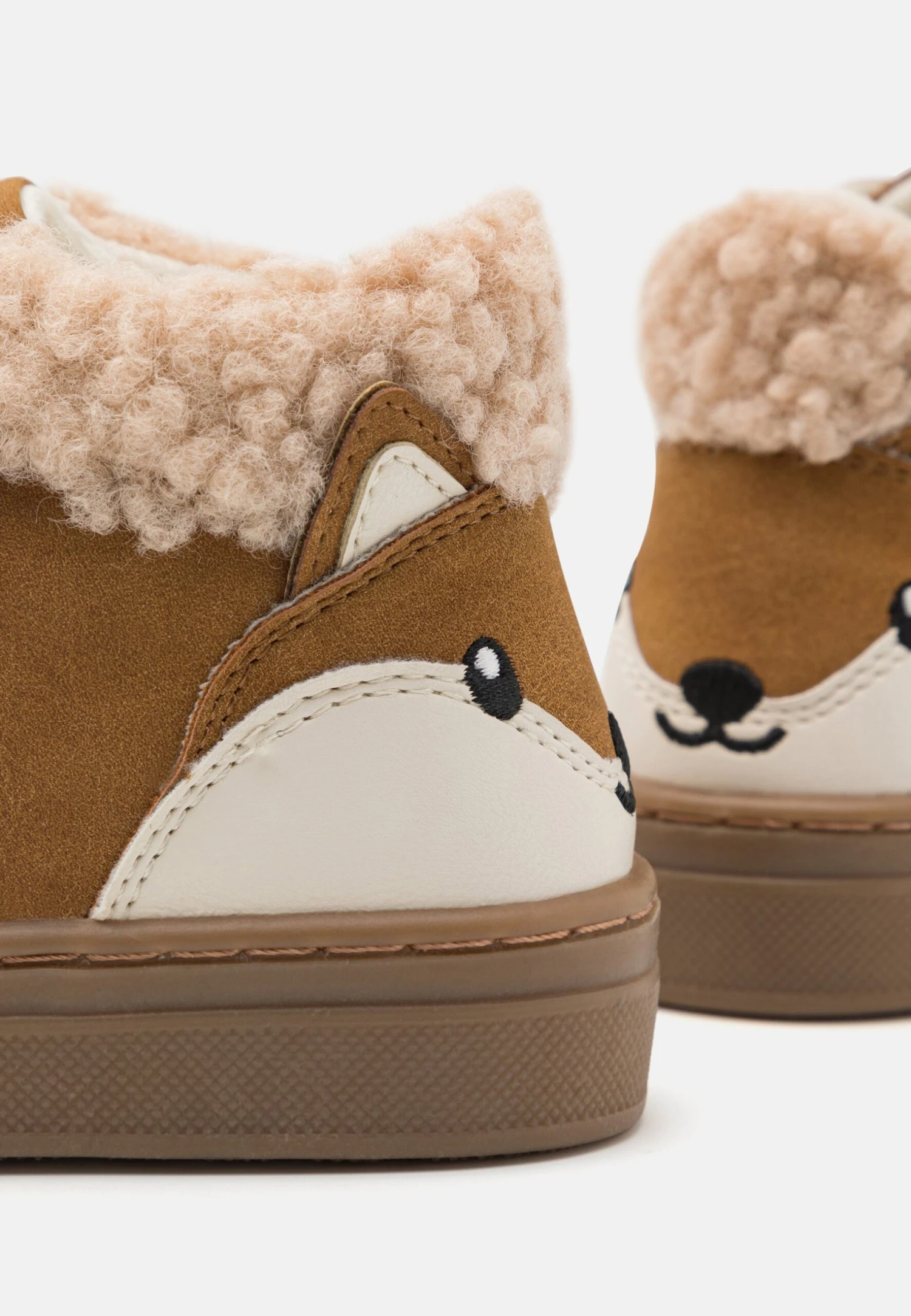 UnisexSneakers AlteCognac Bambini Sneakers F5716D001-O11 Friboo UnisexSneakers AlteCognac Bambini Sneakers F5716D001-O11 -Friboo d5125baae843442686dc68c9482500b7 scaled